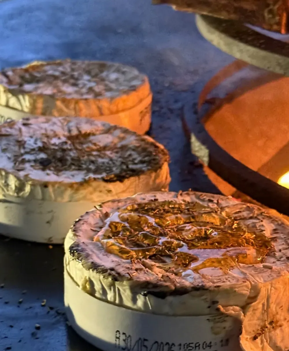 Camembert rôti au brasero
